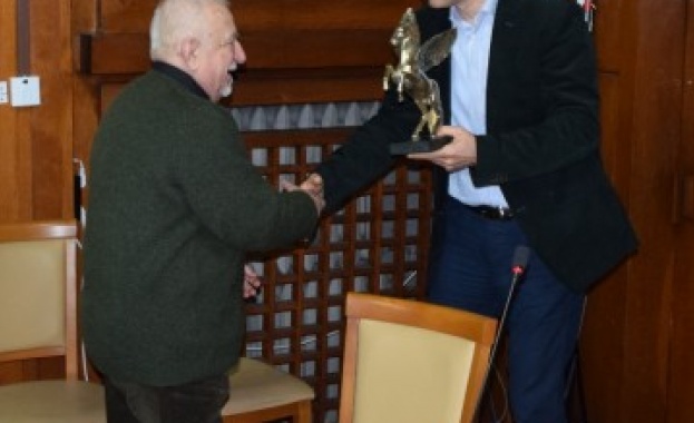 Писателят Ваньо Вълчев е носителят на наградата "Златен Пегас" за цялостно творчество