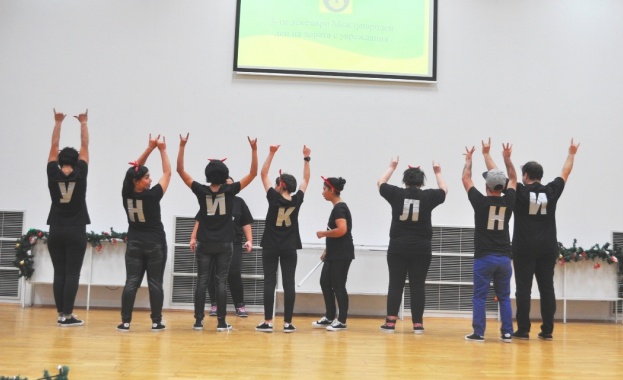 Хора с увреждания от Бургас към съгражданите си: "Желаем ви много любов!"