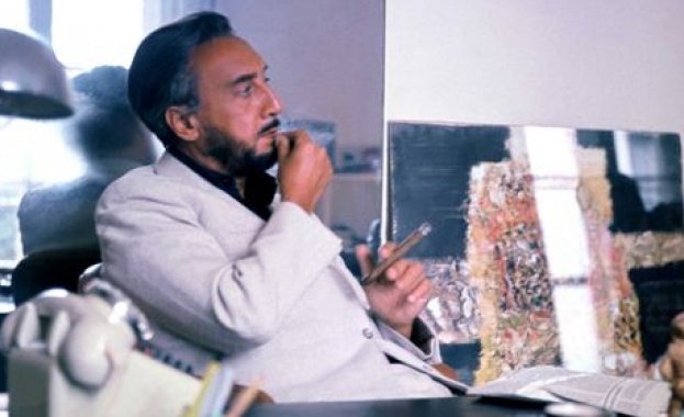 Не толкова ние живеем някакъв живот, колкото той живее нас