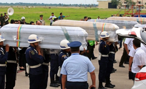 Откараха телата на загиналите при катастрофата в Колумбия в родните им страни