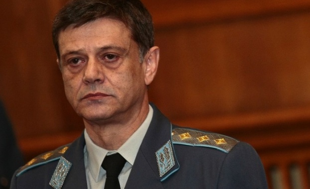 Цунамито ГЕРБ помете и началника на отбраната