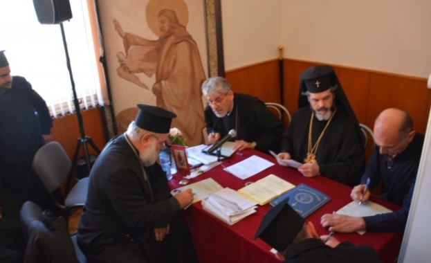 Епископ Киприян и епископ Яков - претенденти за Старозагорски митрополит