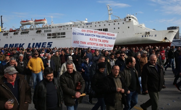 Нова 48-часова стачка на моряците в Гърция