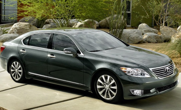 Частна фирма подарила на НСО луксозен Lexus за стотици хиляди лева