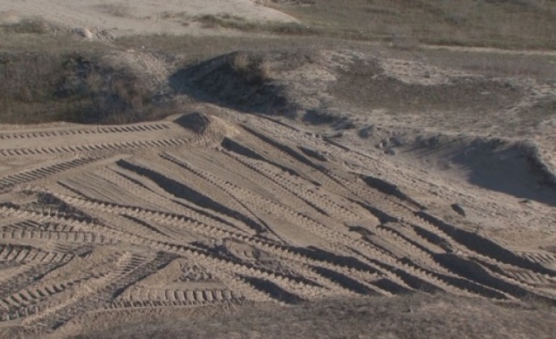 Всички институции проверяват дюните край "Оазис"
