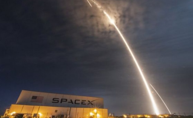 SpaceX отлага стартовете си за 2017