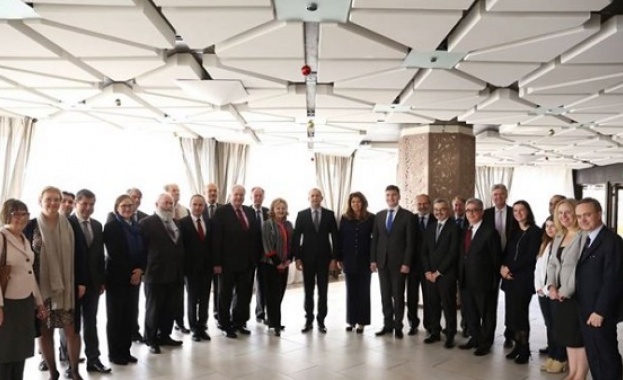 Румен Радев се срещна с посланиците на държавите членки от ЕС 