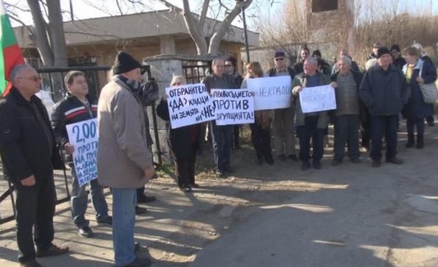 Протест в Черноморец срещу евентуална продажба на земи