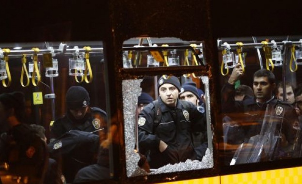 Мащабна акция срещу "Ислямска държава" в Истанбул, сред задържаните има две деца