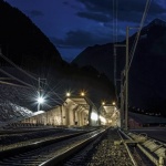 Първият пътнически влак премина през най-дългия тунел в света