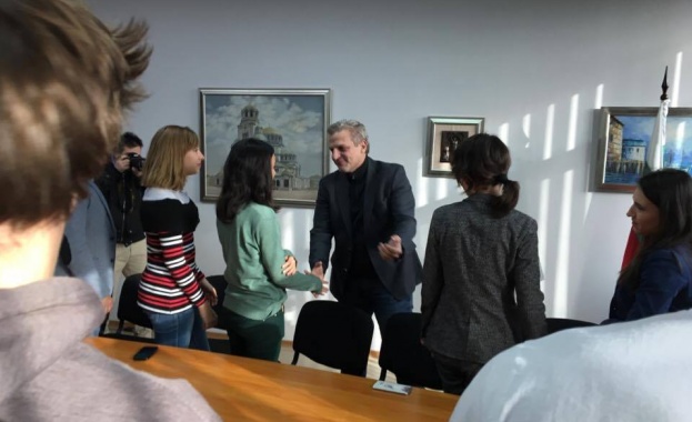 Москов и Шарков благодариха на студенти от МУ - Варна, които са дарили кръв за пострадалите в Хитрино