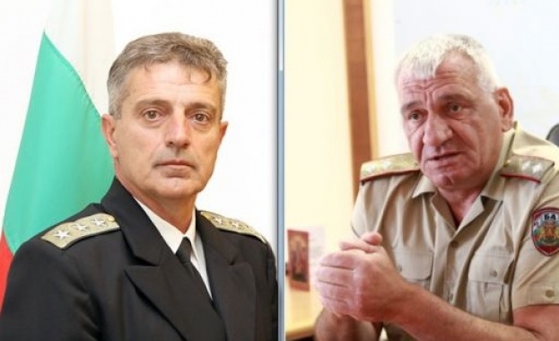 Генерал и вицеадмирал в битка за началник на отбраната