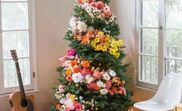 Нова мода! Елха, но не с играчки, а с цветя 