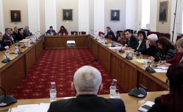 Корнелия Нинова: БСП защити българското производство. Правителството отхвърли предложението