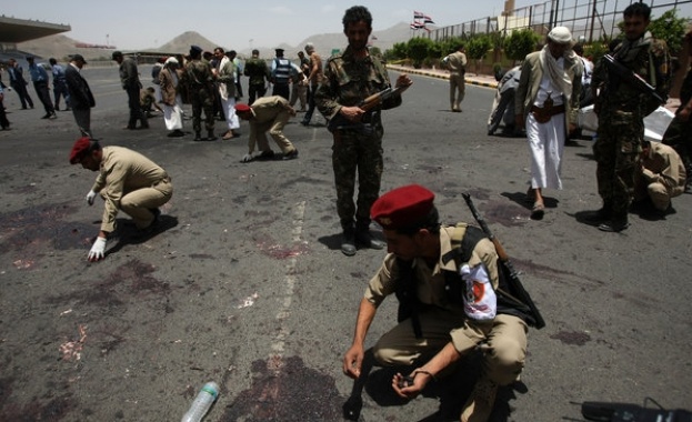 Най-малко 49 йеменски войници загинаха при самоубийствен атентат, отговорност пое ИДИЛ