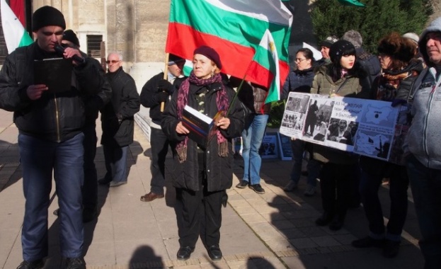 400 души протестираха срещу бежански център в Лесово