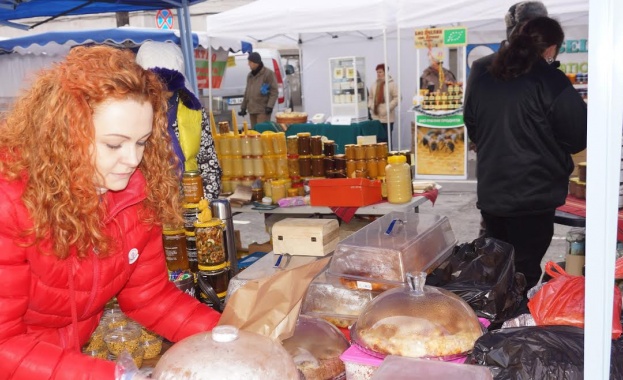 Кампанията на БНТ2 „Купувам българско“  с участие и в коледния фермерски пазар в София
