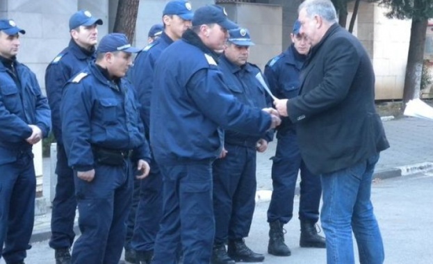 Наградиха с по 300 лв. полицаи за справяне с бунта в Харманли