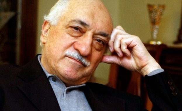 Турция уволни още 2000 заподозрени гюленисти