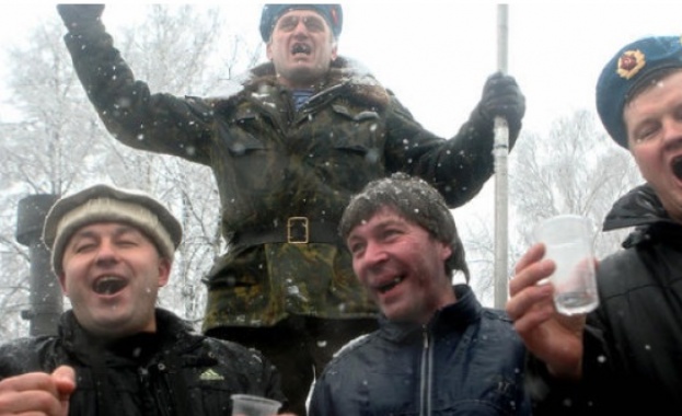 62 са вече жертвите на лосиона в Русия, Путин затяга регулациите за алкохола