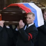 Андрей Карлов бе погребан с военни почести в Москва