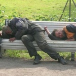 Починалите след натравяне със сурогатен алкохол в Иркутск са вече 74