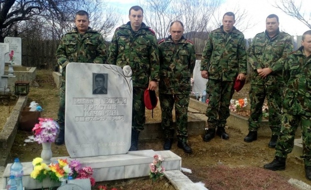 В Сухопътните войски бе почетена паметта на българските военнослужещи, загинали при терористичната атака в Кербала