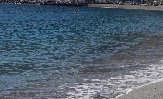 Малък самолет се разби на плаж в Тенерифе