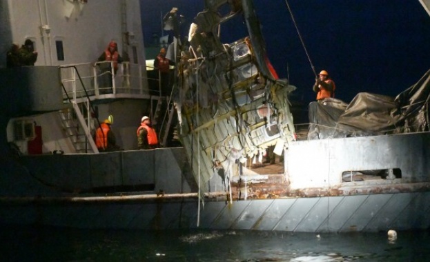 Руският самолет Ту-154 е бил приземен в Черно море от командира на екипажа