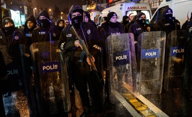 Масови безредици се разразиха в предградие на Стокхолм