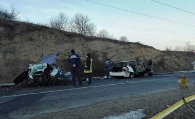 Ден на траур обявиха в Кирково заради 3-мата загинали при тежката катастрофа  