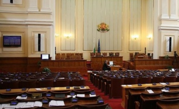 ДПС напусна пленарната зала, отказа да участва в дебатите за оставката на Жаблянов