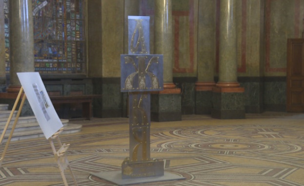 Паметникът на кирилицата стана атракция за софиянци