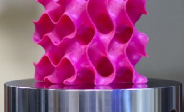 Изследователи са намерили начин да направят свръхлек материал 10 пъти по-як от стомана