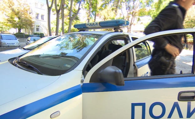 Пиян помля 5 чисто нови коли пред шоу рум в Пловдив