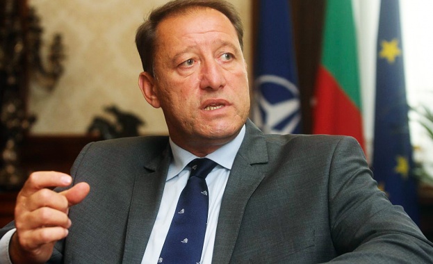 България няма да дарява но ще продължи да продава оръжия