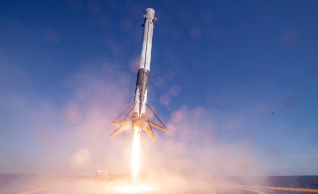 SpaceX поднови изстрелването на ракети (Видео)