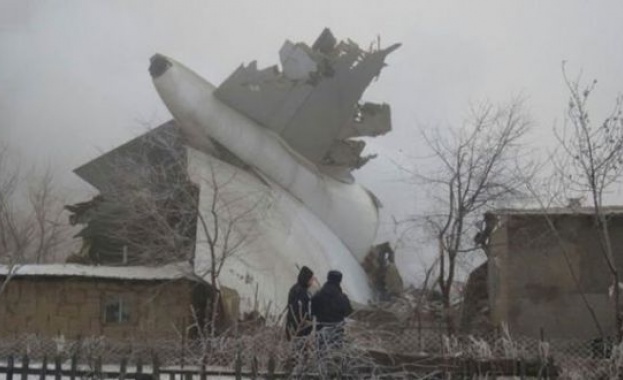 Самолет се разби в блокове в Киргизстан, поне 37 загинали