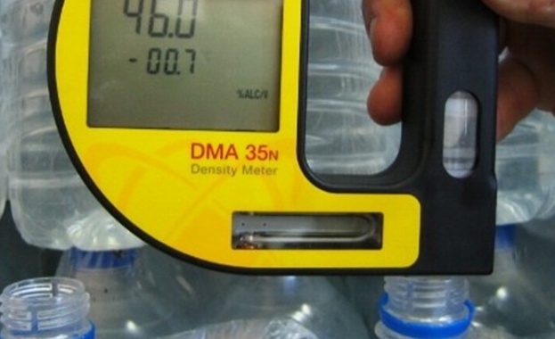 Митничари задържаха 594 л. ракия, пакетирана като минерална вода