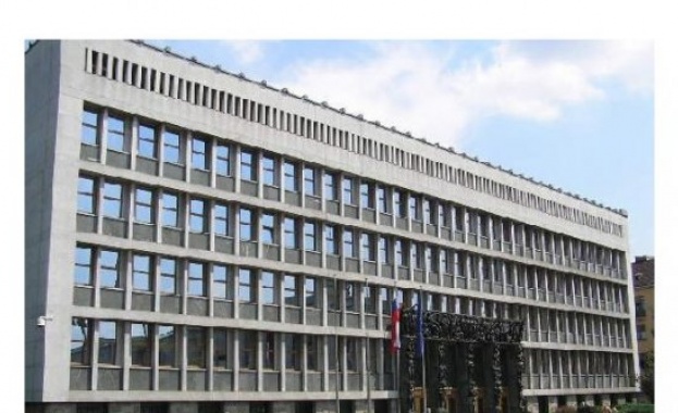 Всички служители в държавната администрация в Словения ще трябва да