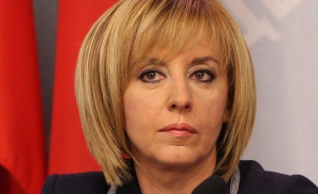 Манолова с писма до парламента за „таван“ на лихвите при просрочване на дългове