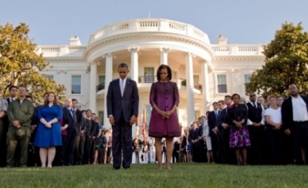 Барак Обама напуска Белия дом с по-нисък рейтинг от съпругата си