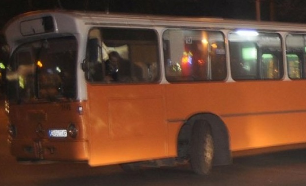 Стреляха по препълнен автобус на градския транспорт в центъра на София