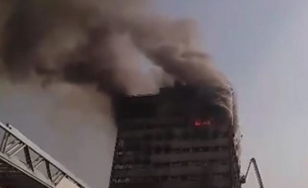 Сграда в центъра на Техеран се срути на живо по телевизията (видео)  