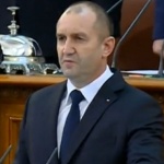 В речта си Радев отправи ясни послания към хората, всяка фраза бе пречупена през действителността