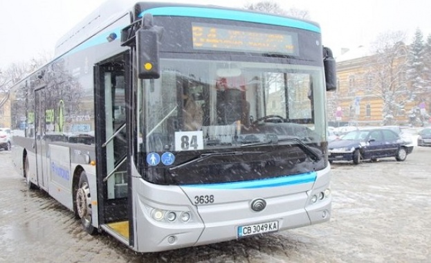 Нов електробус се движи тестово в София