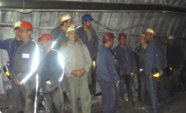 Миньори от Бобов дол излизат на протест