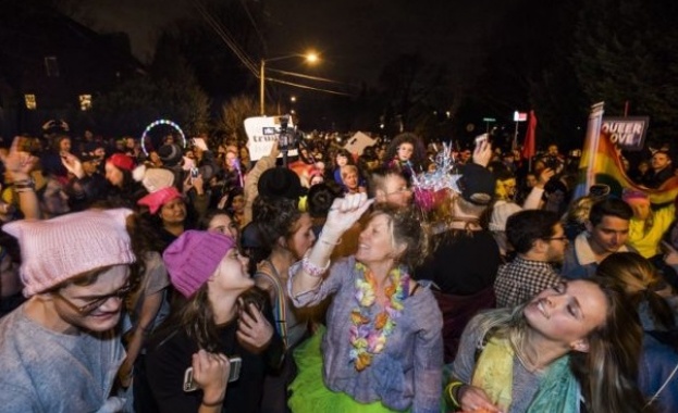 Протест с танци се проведе срещу новия вицепрезидент на САЩ (видео)