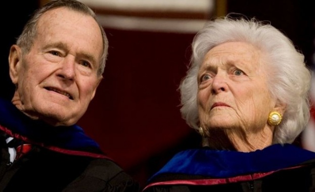 Джордж Буш-старши и съпругата му остават в болницата за неопределено време  