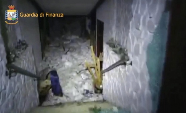 Откриха шестима живи под лавината в Италия близо 48 ч. по-късно